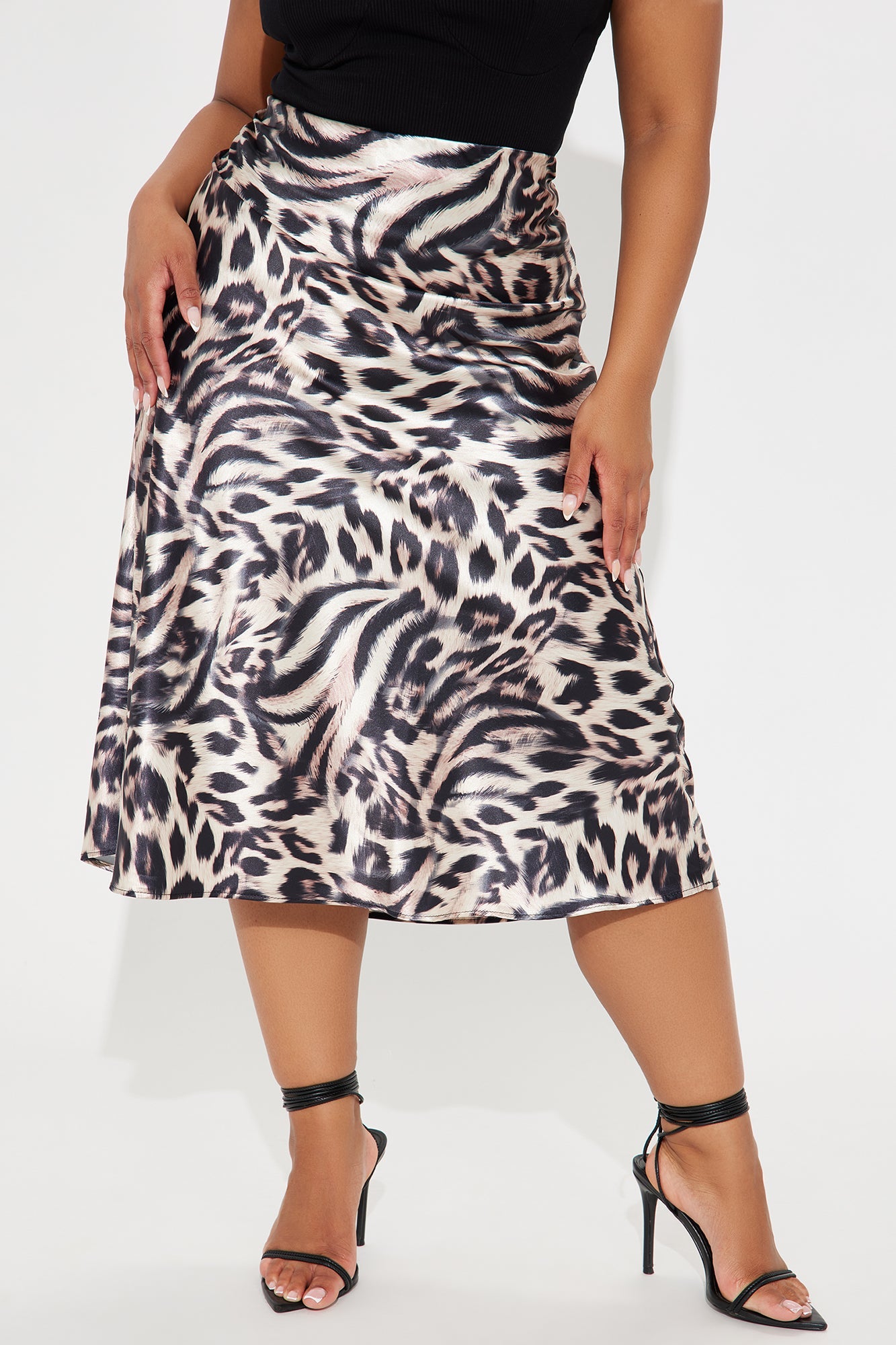 https://cdn.shopify.com/s/files/1/0293/9277/files/02-03-25_S6_15_ZDM5170MDLEOPARD1_Blackcombo_KJ_AC_11-30-14_PLUS_17269_PXF.jpg?v=1738863511