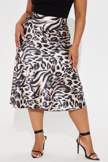 https://cdn.shopify.com/s/files/1/0293/9277/files/02-03-25_S6_15_ZDM5170MDLEOPARD1_Blackcombo_KJ_AC_11-30-14_PLUS_17269_PXF.jpg?v=1738863511