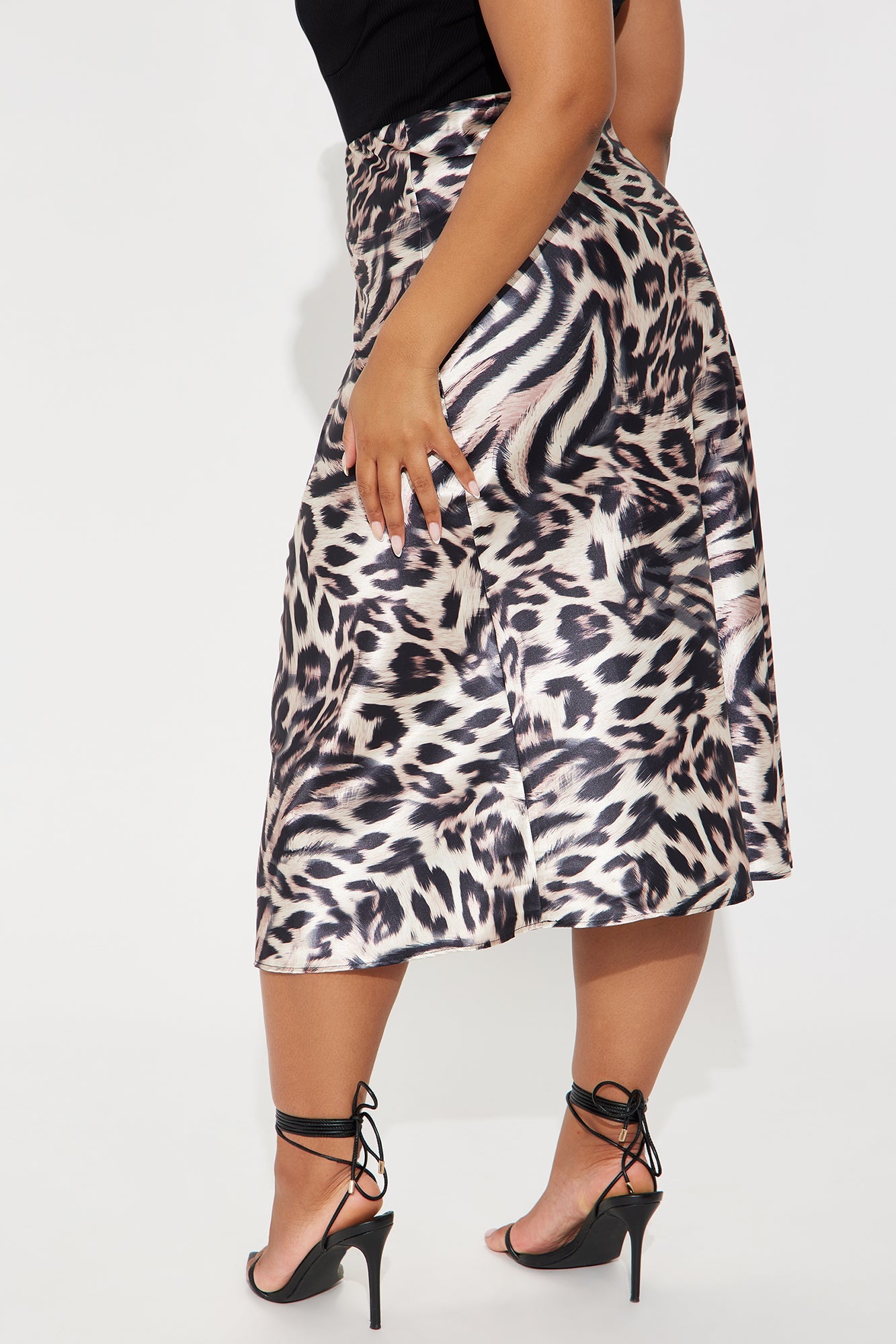 https://cdn.shopify.com/s/files/1/0293/9277/files/02-03-25_S6_15_ZDM5170MDLEOPARD1_Blackcombo_KJ_AC_11-30-39_PLUS_17270_PXF.jpg?v=1738863511