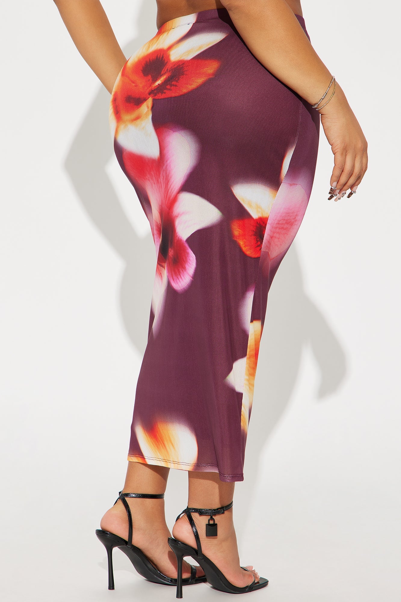 https://cdn.shopify.com/s/files/1/0293/9277/files/02-21-25_S4_55_ZDM5697FLORAL5_MultiColor_RK_MC_15-10-35_PLUS_22065_PXF.jpg?v=1742321778