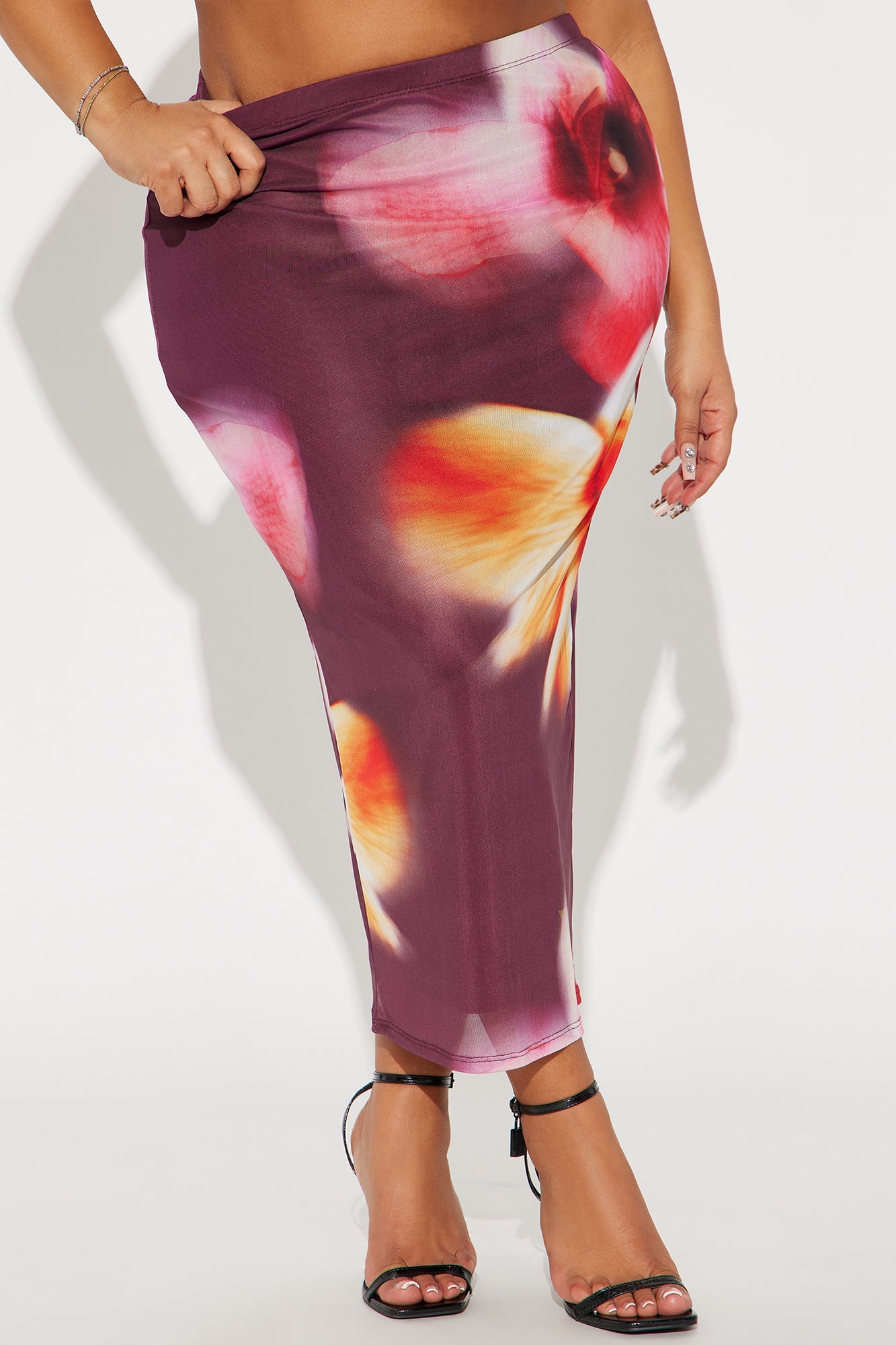 https://cdn.shopify.com/s/files/1/0293/9277/files/02-21-25_S4_55_ZDM5697FLORAL5_MultiColor_RK_MC_15-10-46_PLUS_22070_PXF.jpg?v=1742321778