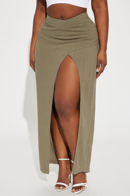 https://cdn.shopify.com/s/files/1/0293/9277/files/02-22-24_S4_37_S50034C_Olive_KJ_SS_13-22-02_PLUS_55257_PXF.jpg?v=1714427006
