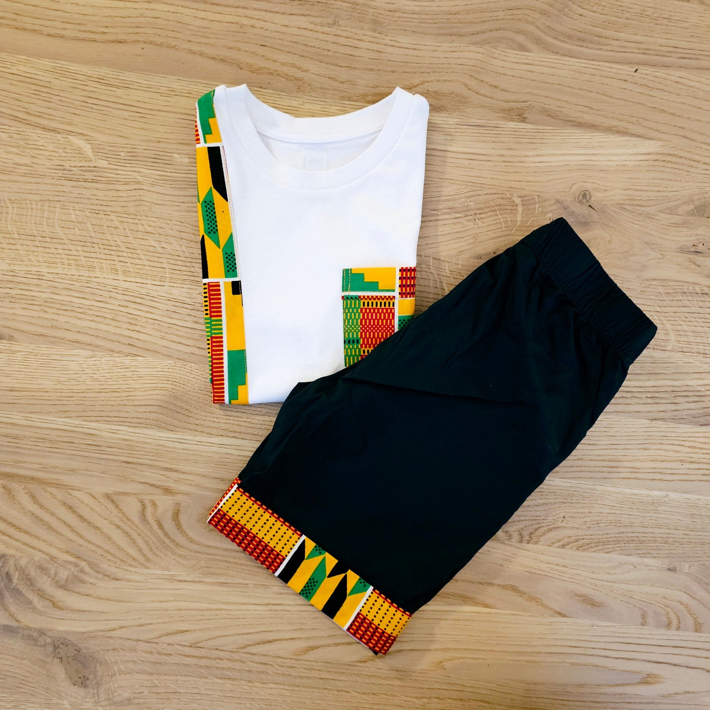 T-shirt and Cotton Pull Up Shorts Set with African Print Detail..-3