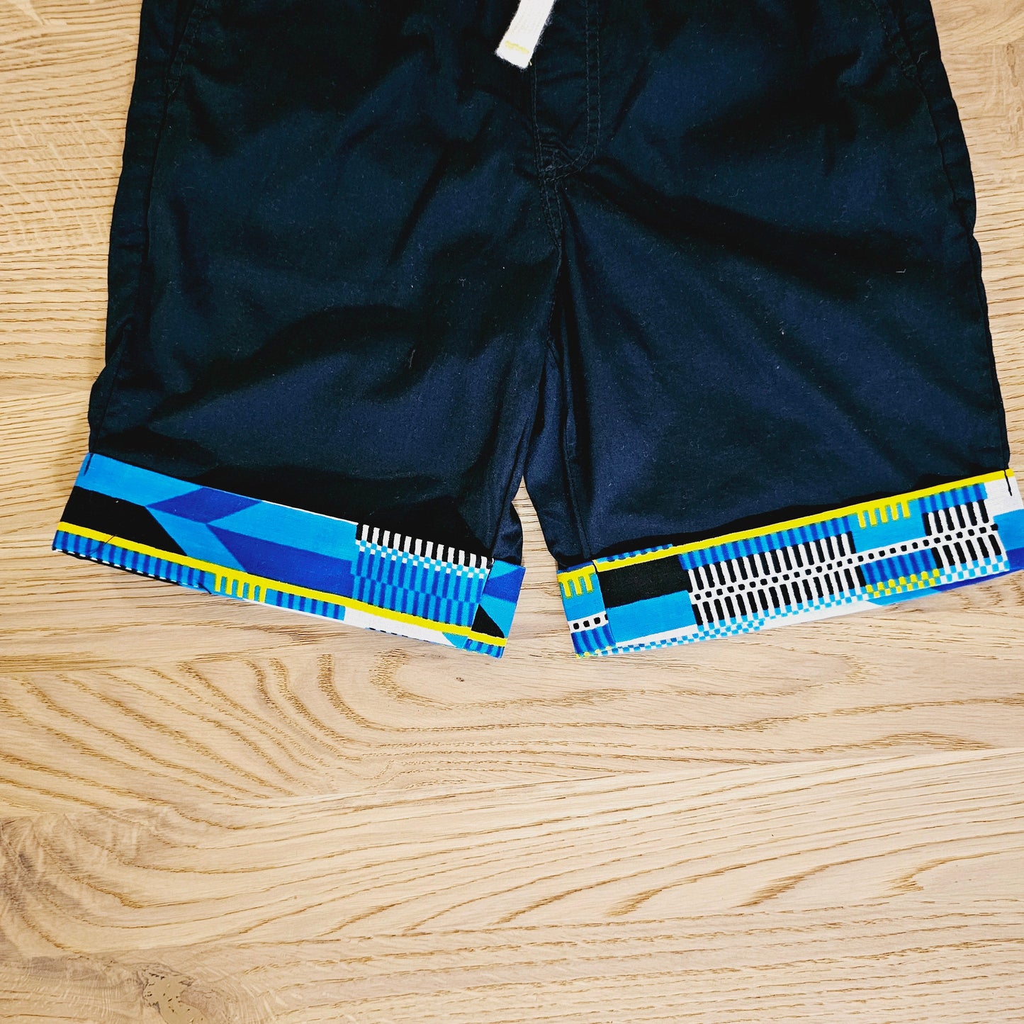 T-shirt and Cotton Pull Up Shorts Set with African Print Detail.-2