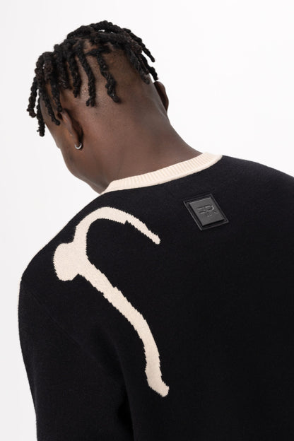 Jacquard fine knit FREISI sweater-a visually striking design featuring the contrasting jacquard Freisi logo adorning the front