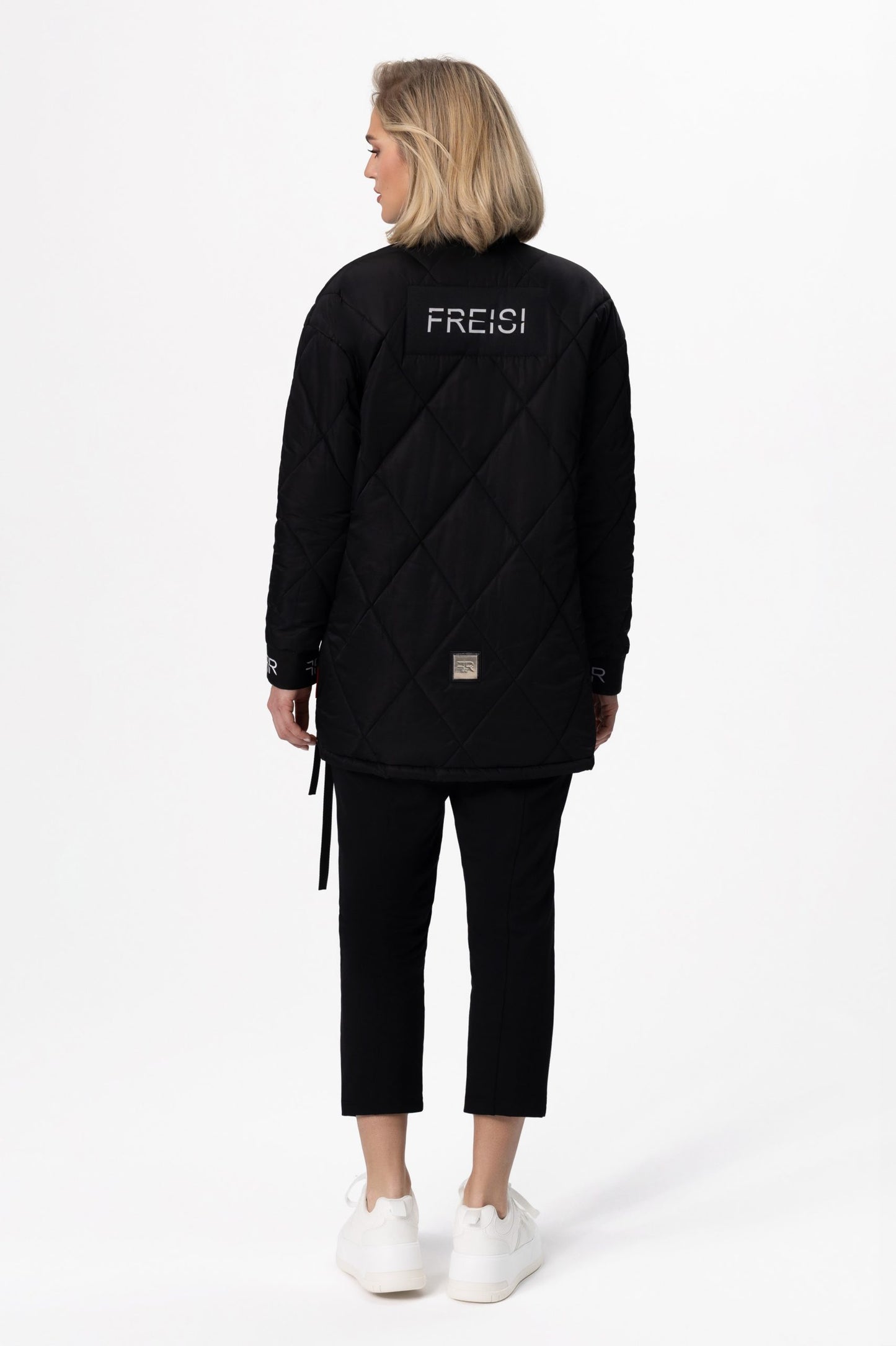 FREISI Padded Jacket — a fusion of timeless design and contemporary flair