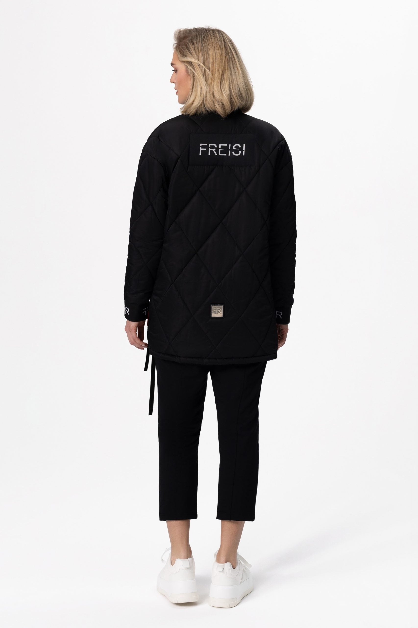 FREISI Padded Jacket — a fusion of timeless design and contemporary flair