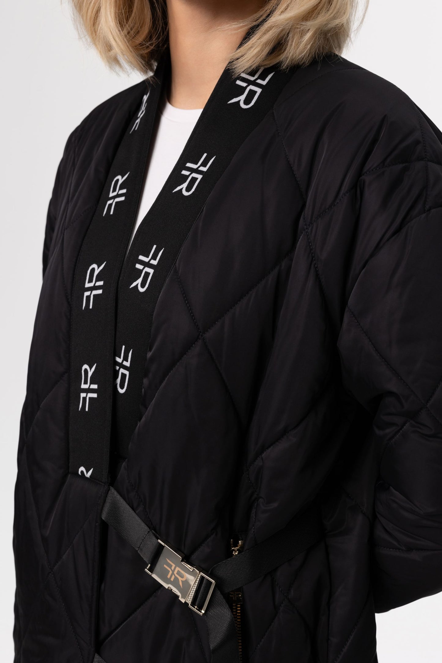 FREISI Padded Jacket — a fusion of timeless design and contemporary flair