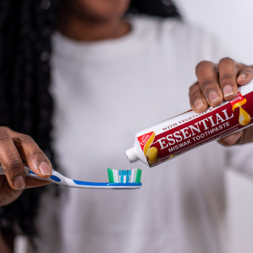 Essential Palace: Honey & Moringa Miswak Toothpaste